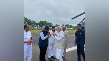 India News | PM Modi Arrives in Pune, Offers Prayers at Shreemant Dagdusheth Halwai Mandir