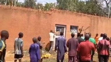 World News | Niger: ECOWAS Sets Deadline for Coup Leaders Until Sunday to Reinstate President Mohamed Bazoum