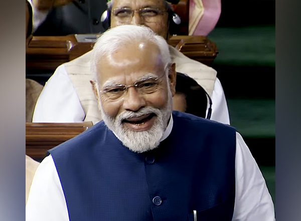 India News | “Congress Has Been Launching a Failed Product Again and Again”: PM Modi Jibes at Rahul Gandhi