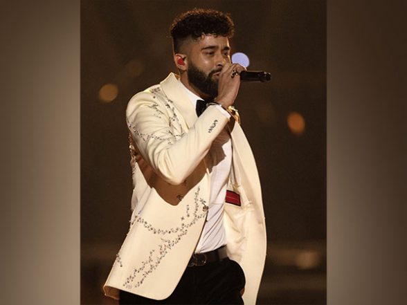 Entertainment News | AP Dhillon Steals Delhites' Hearts with His Surprise Performance - Vimarsana News