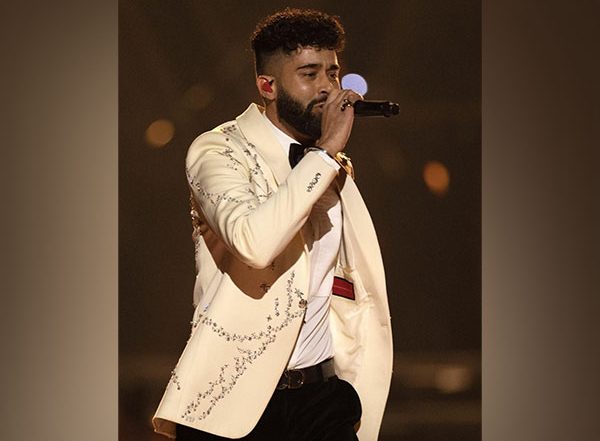 Entertainment News | AP Dhillon Steals Delhites’ Hearts with His Surprise Performance
