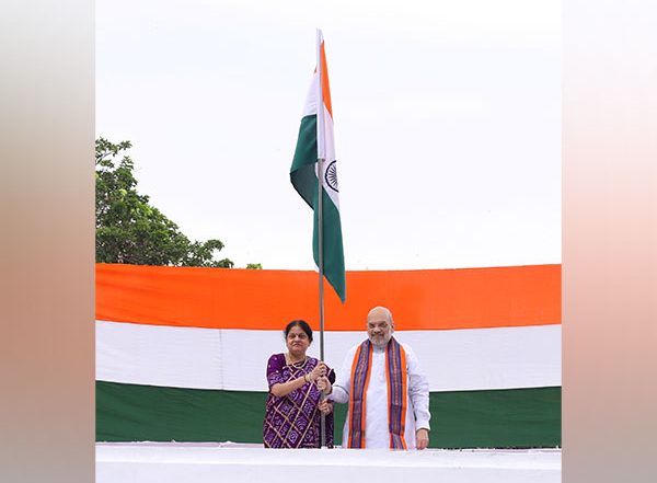 Amit Shah Hoists National Flag at His Residence, Appeals People to Support 'Har Ghar Tiranga Campaign' Ahead of 77th Independence Day (See Pic)