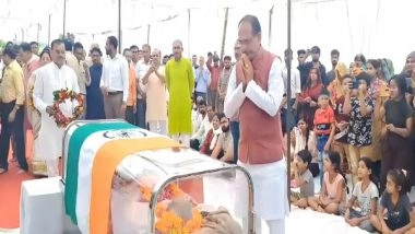 India News | MP CM Chouhan Pays Tribute to Former State Minister Ramdayal Ahirwar in Chhatarpur