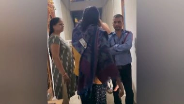 India News | Delhi: Man Beats Security Guard at Dwarka Housing Complex over Parking Fight