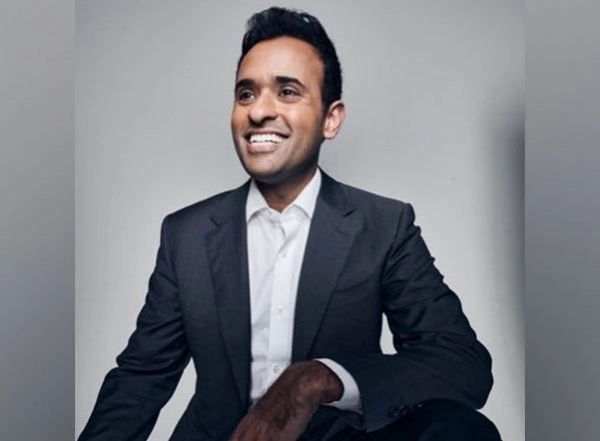 World News | US Presidential Elections: Indian American Vivek Ramaswamy Plays Tennis Ahead of Republican Debate 