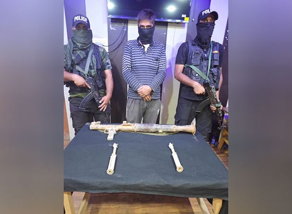 India News | J-K Police Arrests LeT Terrorist in Joint Operation in Shopian