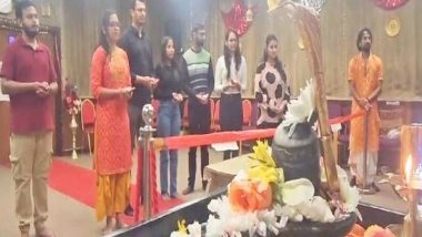 World News | Indian Students in London Organise Special Prayer for Successful Landing of Chandrayaan-3