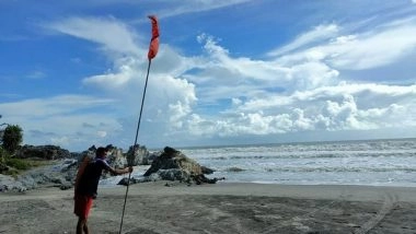 World News | Marine Lifesavers Rescue Two Minor Children from France at Mandrem Beach in Goa