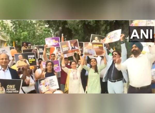 World News | Indian Diaspora in Athens Expresses Excitement, Happiness on PM Modi’s Visit to Greece