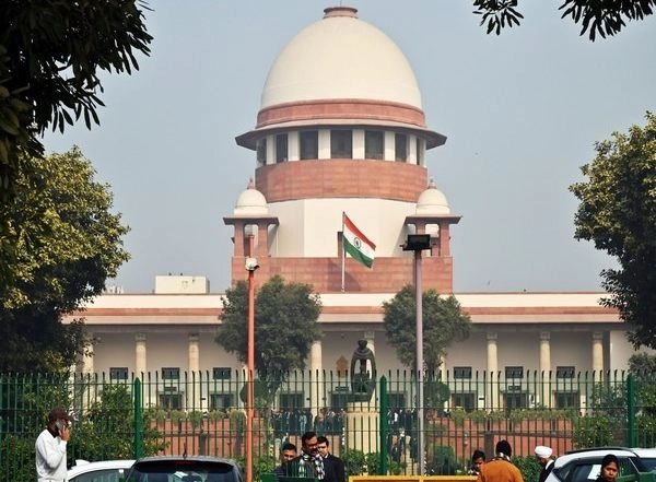 India News | SC Allows Delhi Govt to Amend Plea to Challenge Law on Services in Place of Ordinance