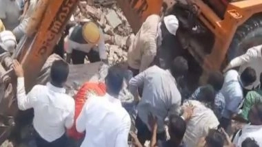 India News | Maharashtra: One Killed as Building Collapses in Jalgaon, Rescue Operation Underway