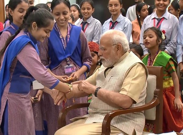 Rakhi to PM Modi Video: Delhi Schoolgirls Tie Rakhis to Prime Minister on Raksha Bandhan
