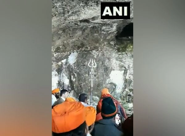India News | Amarnath Yatra 2023: Morning Aarti Performed at Shri Amarnath Cave Shrine; 62-day-long Yatra Culminates Today