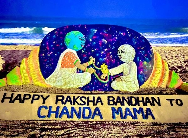 Entertainment News | On Raksha Bandhan, Sand Artist Sudarshan Pattnaik Creates Touching Tribute to Chandrayaan-3