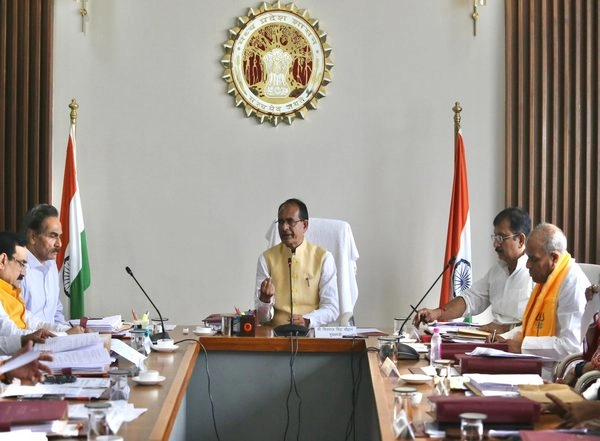 India News | MP Cabinet Approves to Give Domestic Gas Cylinder at Rs 450 in Sawan Month