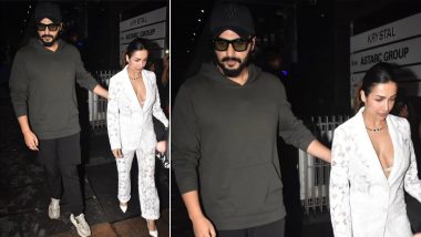 Arjun Kapoor and Malaika Arora Clicked Together Post Dinner Date at a Plush Restaurant in Mumbai (Watch Video)