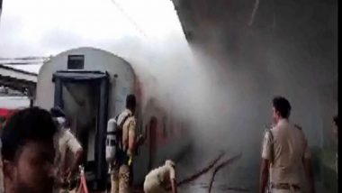 Bengaluru Train Fire Video: Blaze Erupts in Udyan Daily Express at Sangolli Rayanna Railway Station, None Hurt