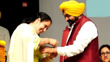 Woman Ties Rakhi to Bhagwant Mann Video: Punjab CM Stops His Speech Midway in Amritsar as Woman Comes on Stage To Tie Rakhi to Him, Heartwarming Video Surfaces