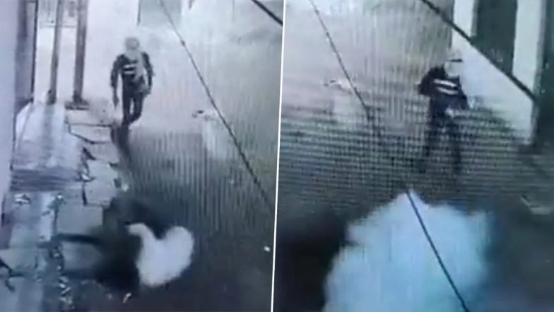 Bomb Attack in Uttar Pradesh Video: Masked Miscreant Attacks and Hurls Bomb at Youth in Prayagraj, Act Caught on Camera; Police Launch Probe
