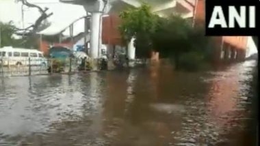 Delhi Rains: Delhities Wake Up to Heavy Rain, Waterlogging and Traffic Snarls in Many Parts of National Capital (Watch Videos)