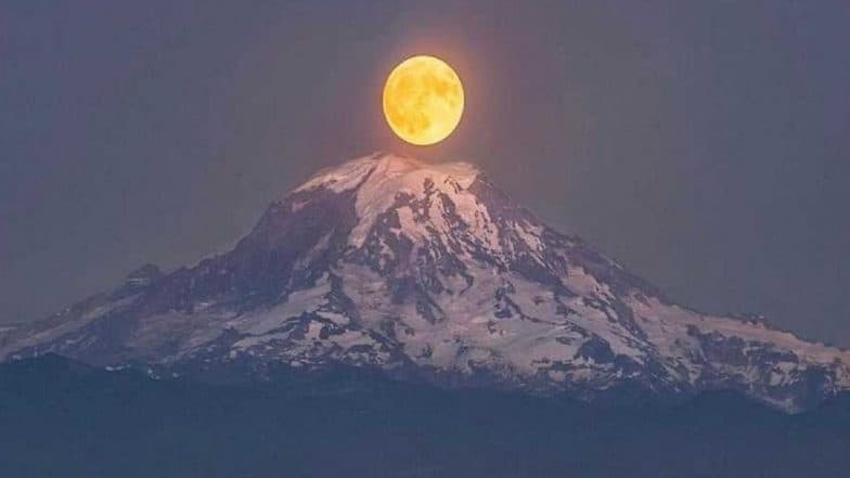 full-moon-of-august-2023-photos-and-videos-go-viral-as-skygazers-flood