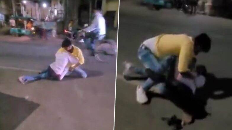 Fight Over Golgappa Video: Two Men Break Into Ugly Fight Over Seven Golgappa's Being Served for Rs 10, Viral Clip Surfaces