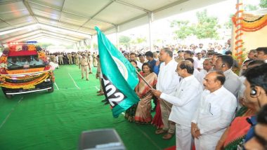 Telangana: CM K Chandrasekhar Rao Flags Off 204 Ambulances, 228 Ammavodi and 34 Free Hearse Vehicles in Hyderabad (See Pics and Video)