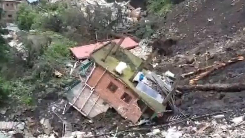 Himachal Pradesh Rains: Several Houses Damaged After Hill Collapses in Shimla's Krishna Nagar, No Casualty Reported (Watch Video)