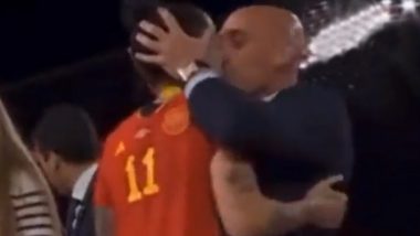 Spanish Football President Luis Rubiales Kisses Jenni Hermoso on Her Lips During Trophy Presentation After Spain’s FIFA Women’s World Cup 2023 Win, Sparks Outrage