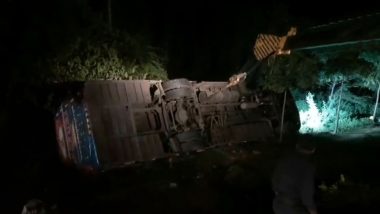 Andhra Pradesh Road Accident: 10 People Injured After Bus Overturns Near Totacharla Village in NTR District (Watch Video)