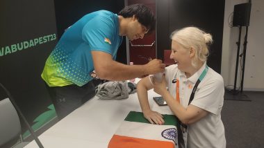'Waha Nahi Sign Kar Sakta' Neeraj Chopra Shows Respect for Indian National Flag, Refuses to Give Autograph on Tri-Colour; Signs Hungarian Fan's Shirt Sleeve Instead