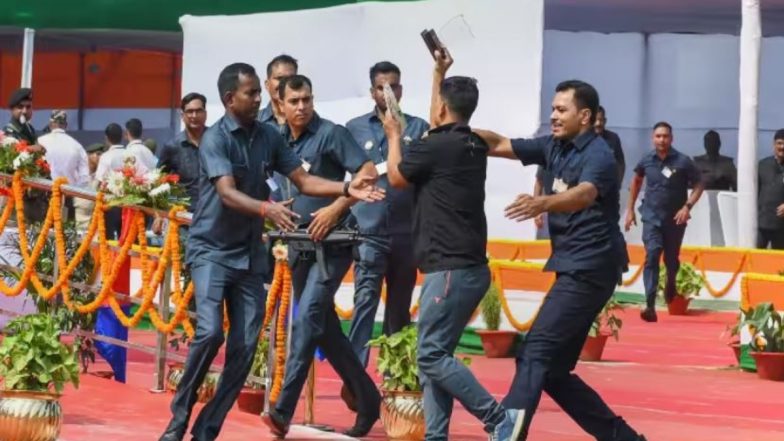 Nitish Kumar Security Breach: Bihar CM's Namesake Tries to Enter High-Security Area at Gandhi Maidan During Independence Day 2023 Speech (Watch Video)