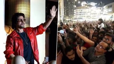 Jawan Celebration At Burj Khalifa: Shah Rukh Khan Wins Hearts With His Signature Pose In Front Of Dubai’s Iconic Skyscraper! (Watch Video)