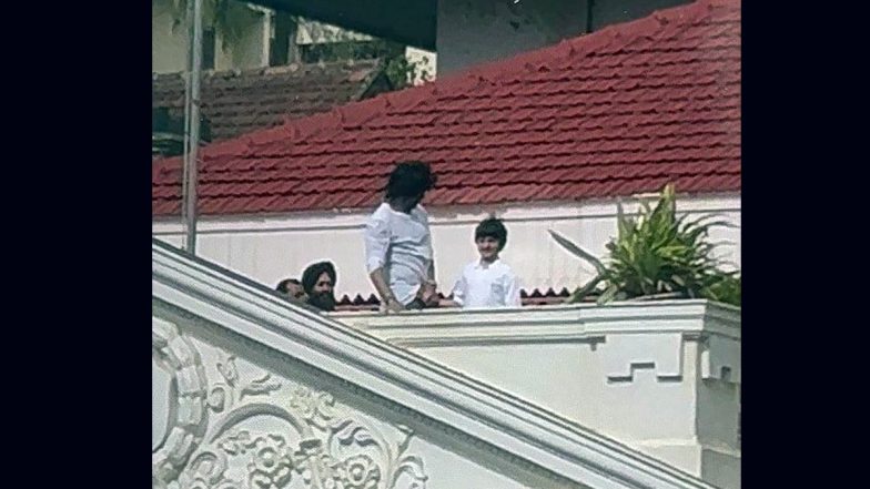 Independence Day 2023: AbRam Joins Dad Shah Rukh Khan to Wish Fans Outside Mannat On August 15 (View Pic)