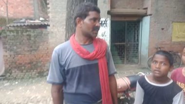 Taliban-Like Punishment in Uttar Pradesh: Man Dupes People on Pretext of Providing Jobs, Angry Villagers Tie Him to Tree in Ambedkar Nagar (Watch Video)