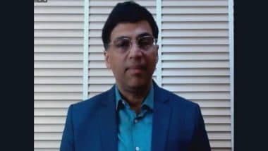 Indian Grand Master Viswanathan Anand Takes On 22 Players in a Simultaneous Exhibition Match in Thane Mall on the Independence Day