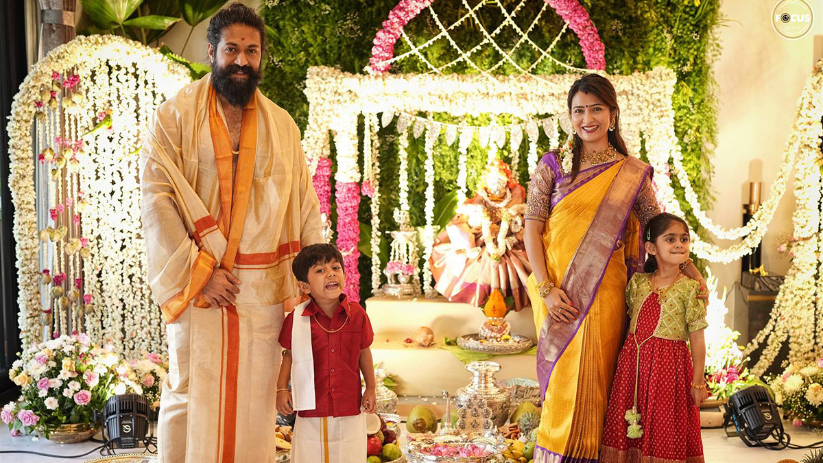 Yash And Radhika Pandit Sex Video - KGF Star Yash Celebrates Varamahalakshmi Puja With Wife Radhika Pandit and  Kids at Their Home (View Pics) | ðŸŽ¥ LatestLY