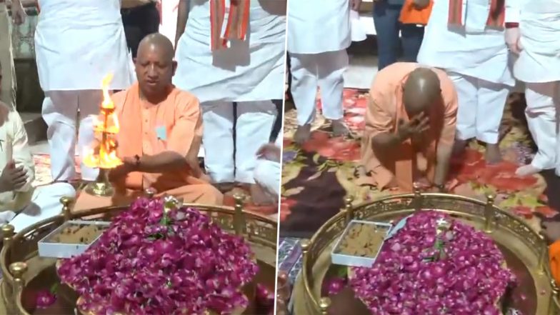 Yogi Adityanath Offers Prayers at Mahadev Temple in Barabanki (Watch Video)