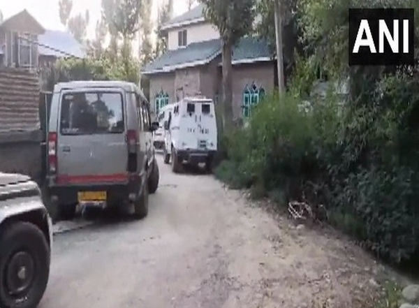 Jammu and Kashmir Terror-Related Cases: NIA Conducts Raids at Various Locations in Pulwama, Watch Video