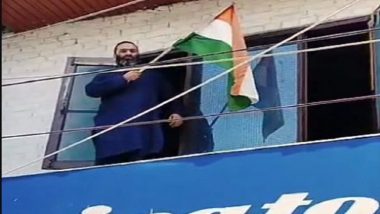 Rayees Mattoo Hoists Tiranga in Jammu and Kashmir: Hizbul Mujahideen Terrorist Javed Mattoo's Brother Installs Indian National Flag at His Residence in Sopore (Watch Video)