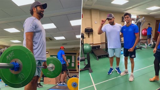 Rohit Sharma Sweats it Out in Gym Ahead of Asia Cup 2023, Indian Cricket Team Captain Clicks Pics With Fans; Shares Video on Instagram