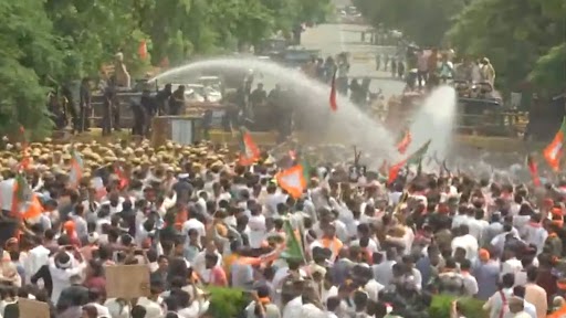 Rajasthan: Police Uses Water Canon on BJP Workers Protesting Against CM Ashok Gehlot-led Government in Jaipur (Watch Video)