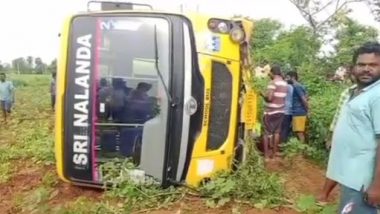 Road Accident in Telangana: School Bus Loses Control, Overturns in Danthalapally Mandal of Mahabubabad District (Watch Video)