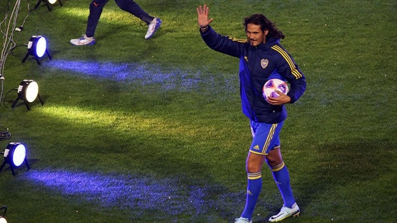 Boca Juniors Fans Welcome New Signing Edinson Cavani at Buenos Aires’ La Bombonera Stadium (Watch Video)