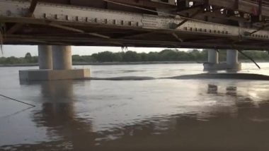 Delhi: Yamuna River Water Level Drops Below Danger Mark to 203.92 Metres (Watch Video)