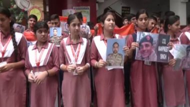 Anantnag Encounter: School Students Pay Tribute to Three Security Officers Killed in Jammu and Kashmir