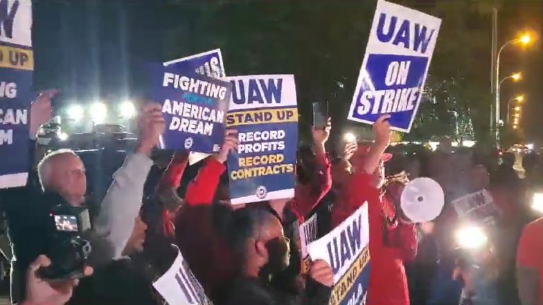 US Auto Workers Strike Video: 12,700 Workers Take to Streets as UAW's Detroit Auto Strike Begins