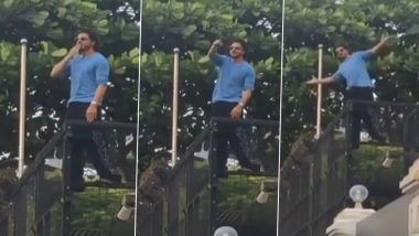 Shah Rukh Khan Greets Fans With His Signature Pose at Mannat, Jawan Actor Shows Love by Blowing Kisses to Crowd! (Watch Video)