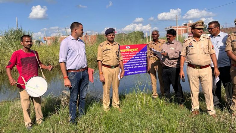 Crackdown on Land Mafia in Uttar Pradesh: Unnao District Admin Confiscates Property of Worth More Than Rs 1 Billion, Makes Announcement by Playing 'Dhol'