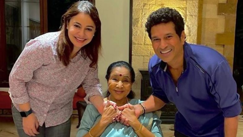 Sachin Tendulkar Pens Down Heartfelt Message for Asha Bhosle on Legendary Indian Singer's 90th Birthday